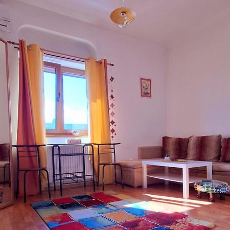 Super Central - Lovely One-Bedroom Apartment On Victoriei Avenue Бухарест Экстерьер фото