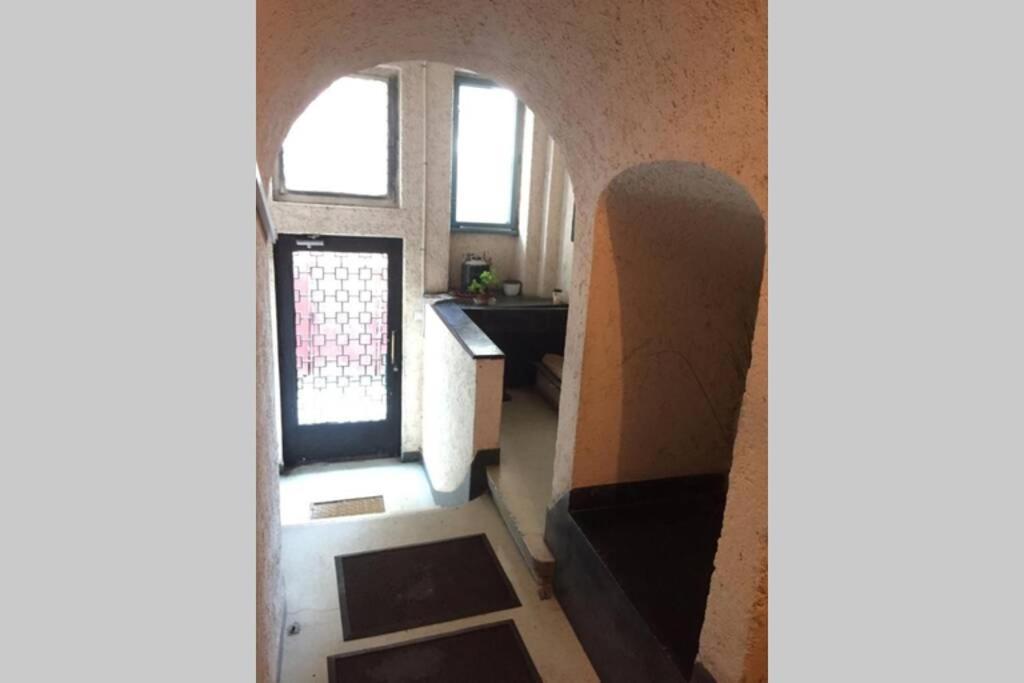 Super Central - Lovely One-Bedroom Apartment On Victoriei Avenue Бухарест Экстерьер фото